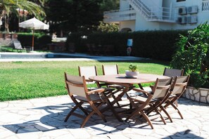 Outdoor dining - Anthoula's House -Standard Sea View Apartment (Lassi)