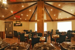 Restaurant - The Castle Resort Fagu (Theog)