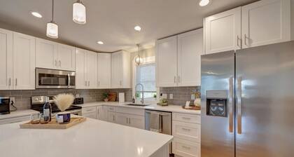 Fall Festivities - 4BR Home by IU Stadium Bloomington Bliss