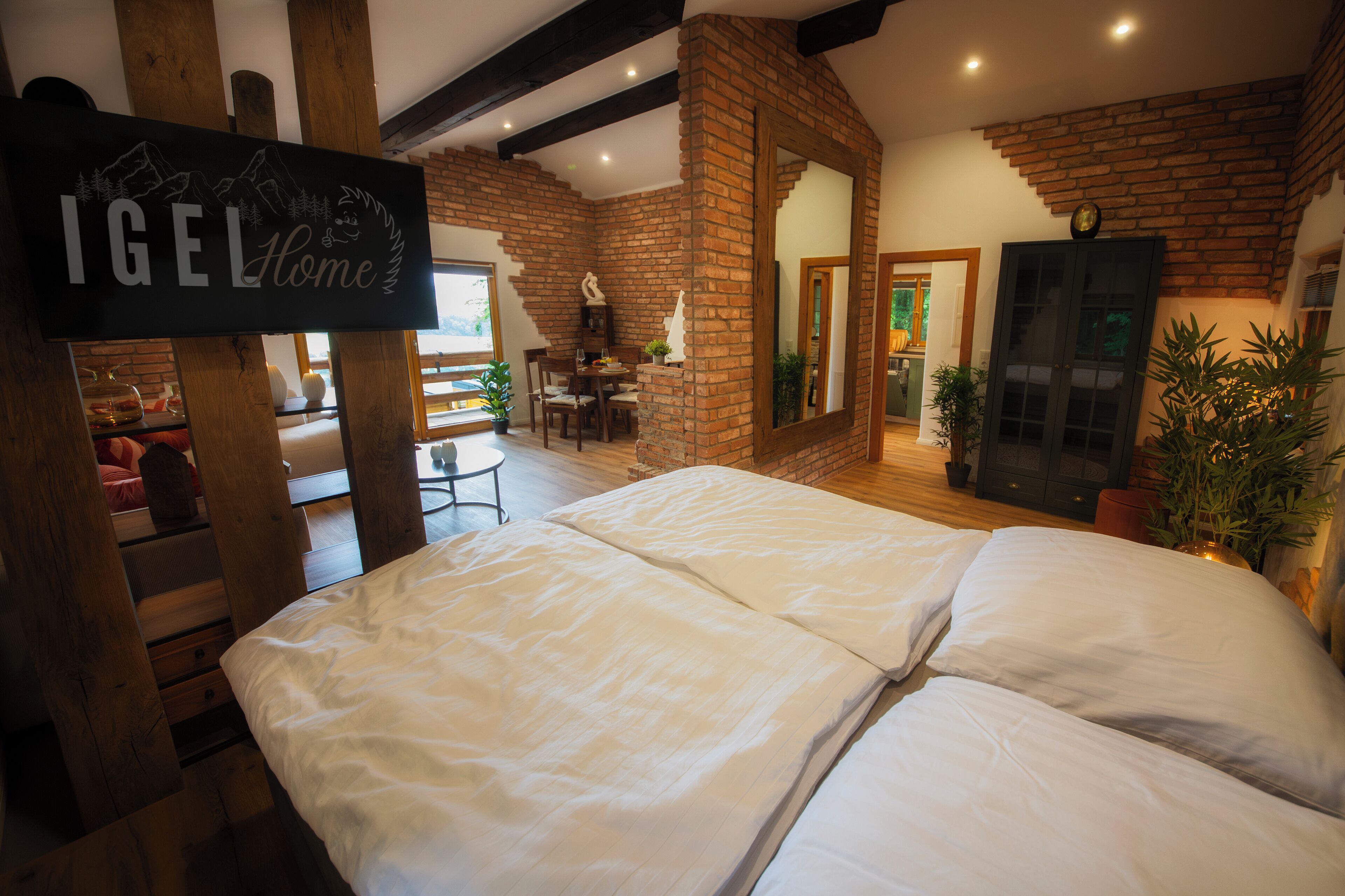 1 bedroom, desk, free WiFi, bed sheets