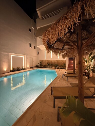 El Mar Pool Maisonette with 3 BDR, 7 min from beach