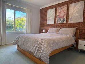 5 chambres, fer et planche à repasser, Wi-Fi, draps fournis