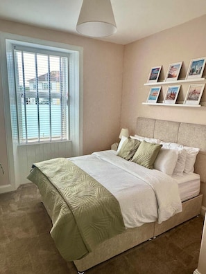 1 bedroom, iron/ironing board, WiFi (free), bed sheets