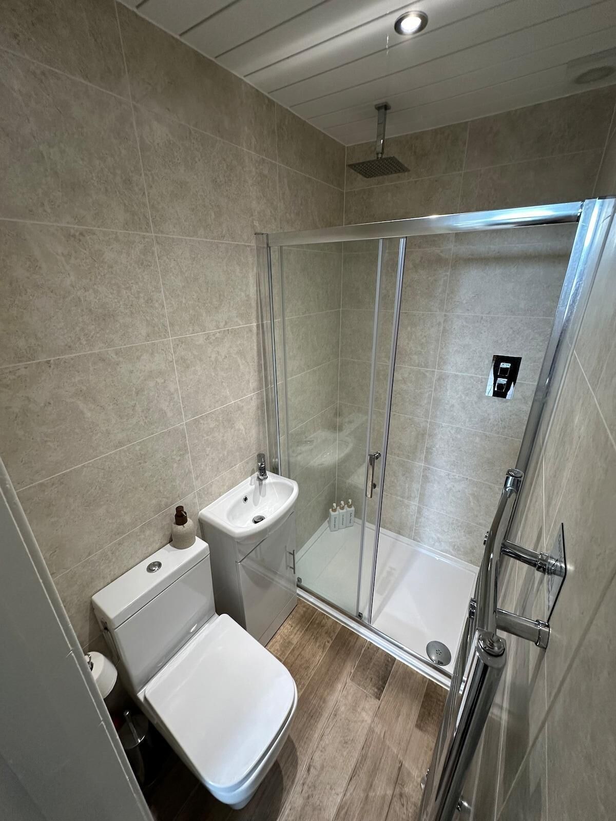 Departamento | Baño | Regadera, amenidades de baño gratuitas, secadora de cabello, toallas 