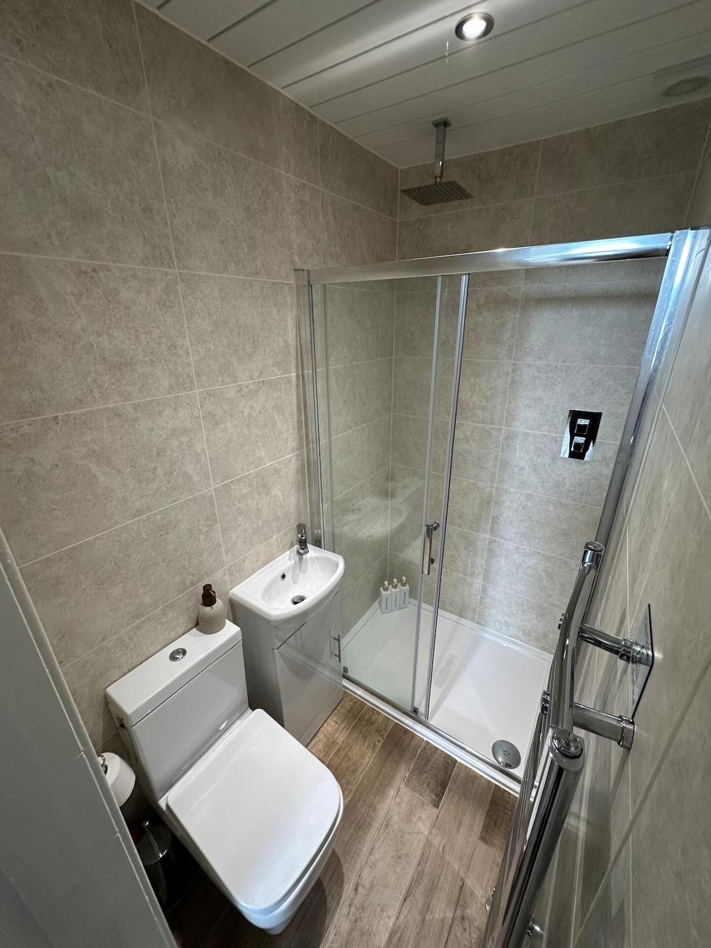 Shower, free toiletries, hair dryer, towels