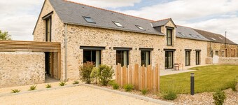 Modern farmhouse with spa, billiards, foosball, gym, hammam and Wi-Fi
