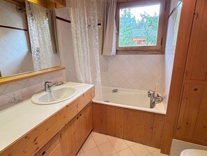 Hårføner og håndklær