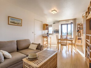 TV - 2-bedroom apartment with balconies and parking in Cabourg (Cabourg)