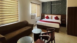 Deluxe Double Room | Living area
