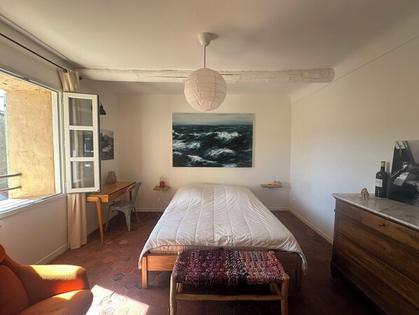 5 bedrooms, WiFi, bed sheets