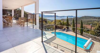 Superbe Villa 6 Chambres, vue Mer, Piscine & Pétanque, 5mn de la Plage