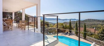 Superb 6 Bedroom Villa, Sea View, Swimming Pool & Pétanque, 5mn from the Beach