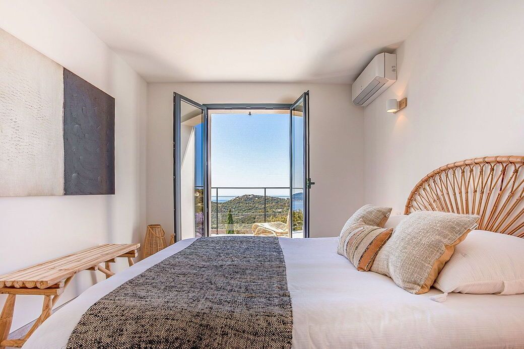 6 bedrooms, iron/ironing board, WiFi, bed sheets