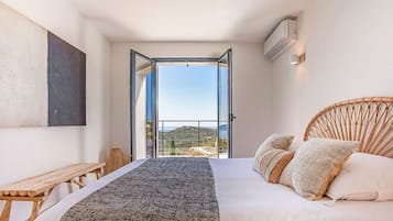 6 bedrooms, iron/ironing board, WiFi, bed sheets