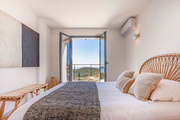 6 chambres, fer et planche à repasser, Wi-Fi, draps fournis