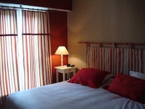 1 chambre, fer et planche Ă repasser, Wi-Fi, draps fournis