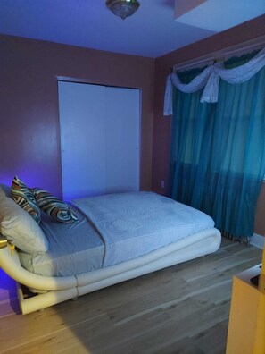 1 habitación, escritorio, wifi gratis y ropa de cama 