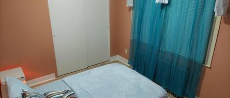 1 quarto, escrivaninha, Wi-Fi de cortesia, roupa de cama