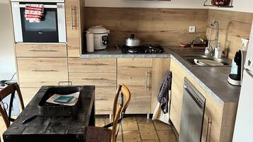 Micro-ondes, four, plaque de cuisson, lave-vaisselle