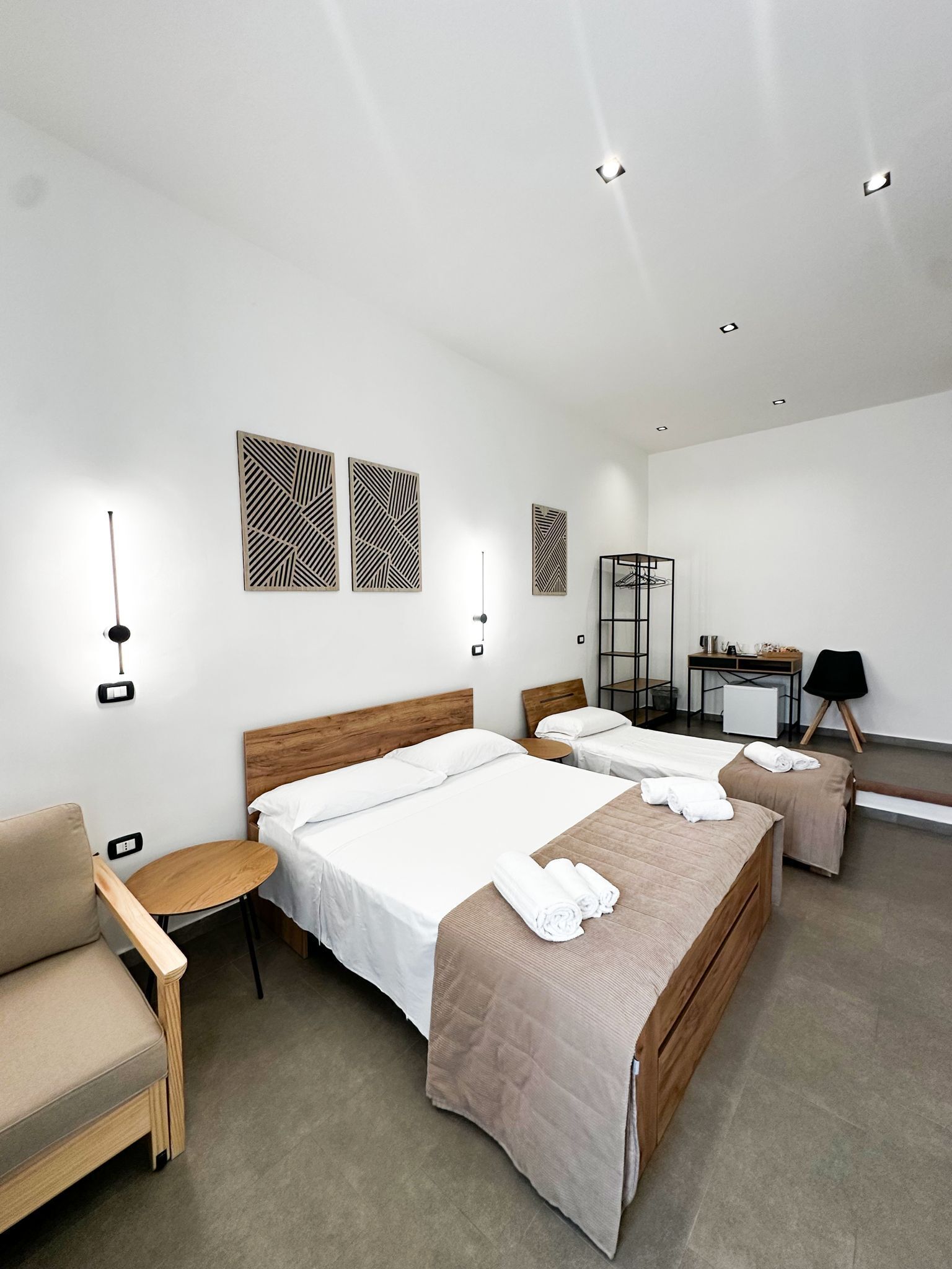 Classic-Dreibettzimmer, Nichtraucher, eigenes Bad | Schreibtisch, schallisolierte Zimmer, kostenloses WLAN, Bettwäsche