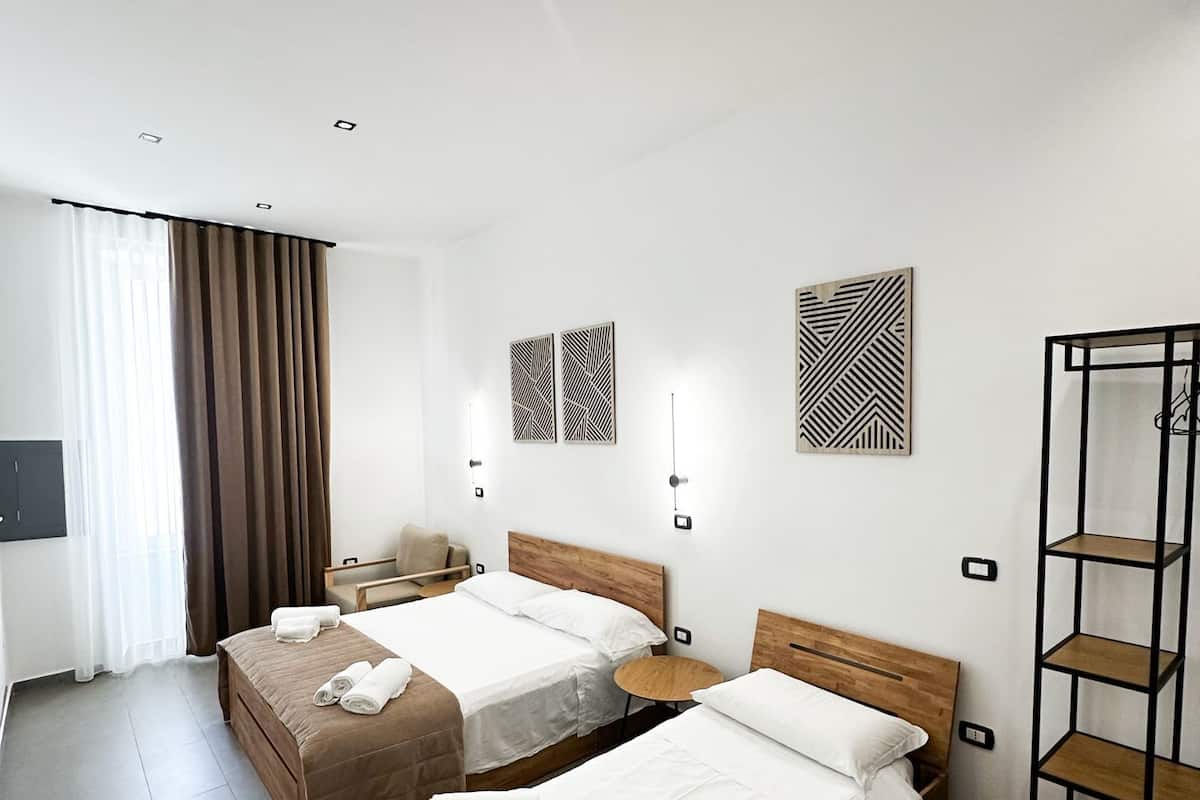 Classic Triple Room, Non Smoking, Private Bathroom | Desk, soundproofing, WiFi (free), bed sheets