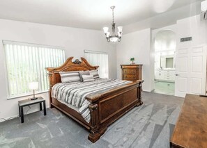 5 bedrooms, iron/ironing board, internet