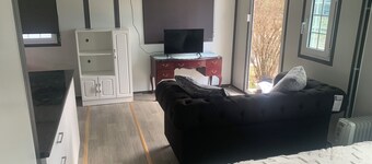 Comfy studio units on 10 acres of free space and only 5 minutes walk to CBD