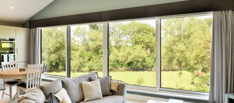 Cosy, relaxing dog friendly escape overlooking the river Severn.