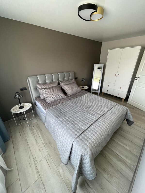 1 Schlafzimmer, Schreibtisch, BĂŒgeleisen/BĂŒgelbrett, kostenloses WLAN