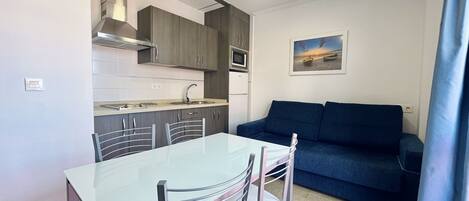 En 43-tommers smart-TV med kabel-kanaler