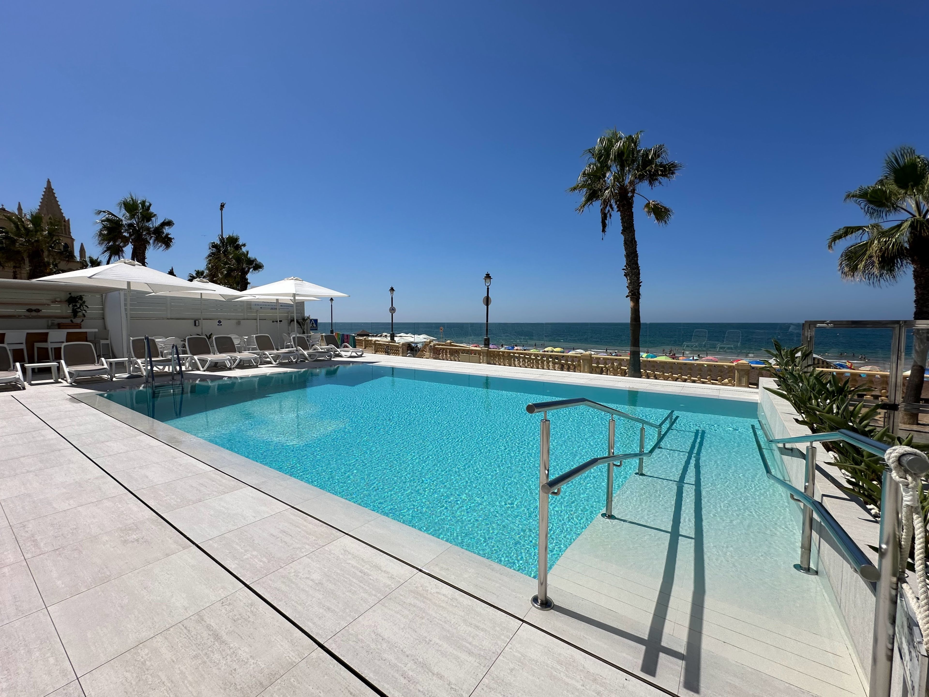 Infinity pool