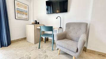 Habitación doble sin cocina | 1 bedroom, in-room safe, individually decorated, individually furnished