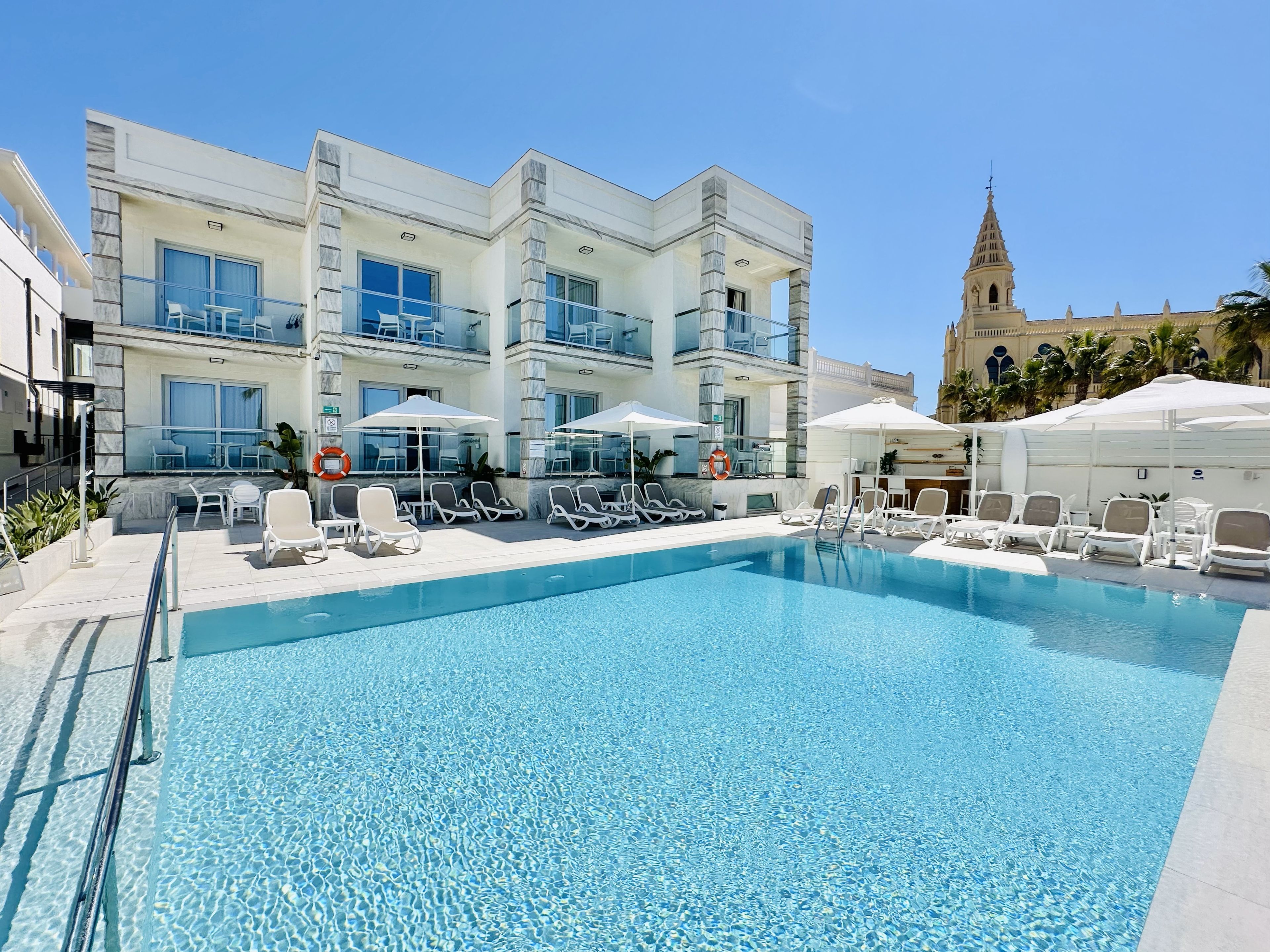 Piscina con borde infinito