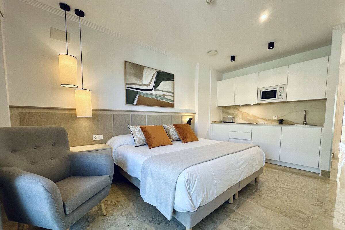 Studio | In-room safe, soundproofing, free WiFi, individually decorated