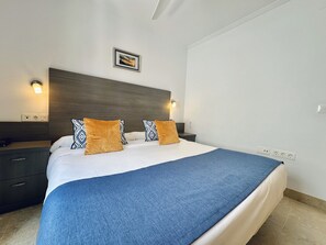 1 kamar tidur, brankas, dan didekorasi berbeda-beda