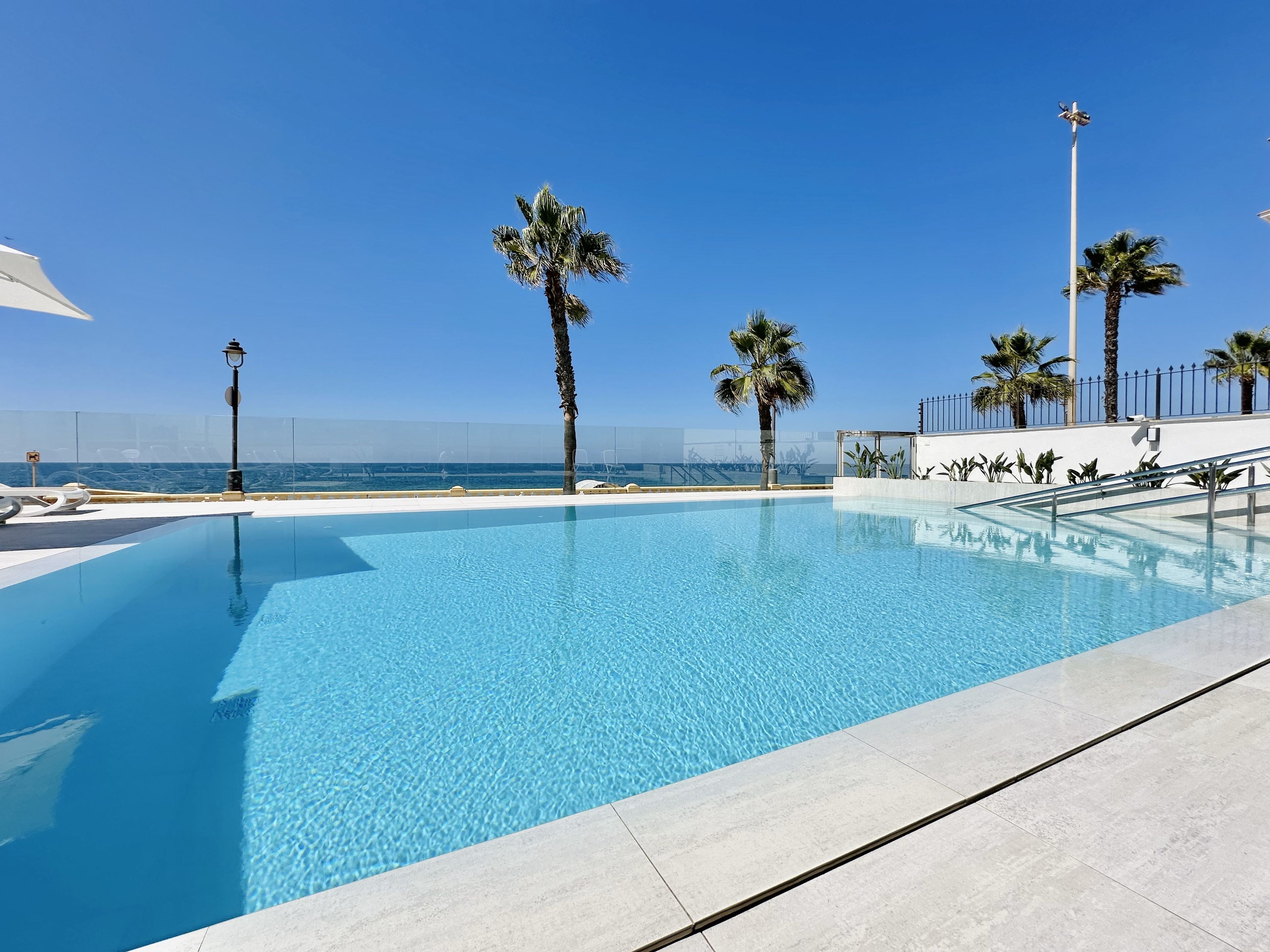 Piscina infinita