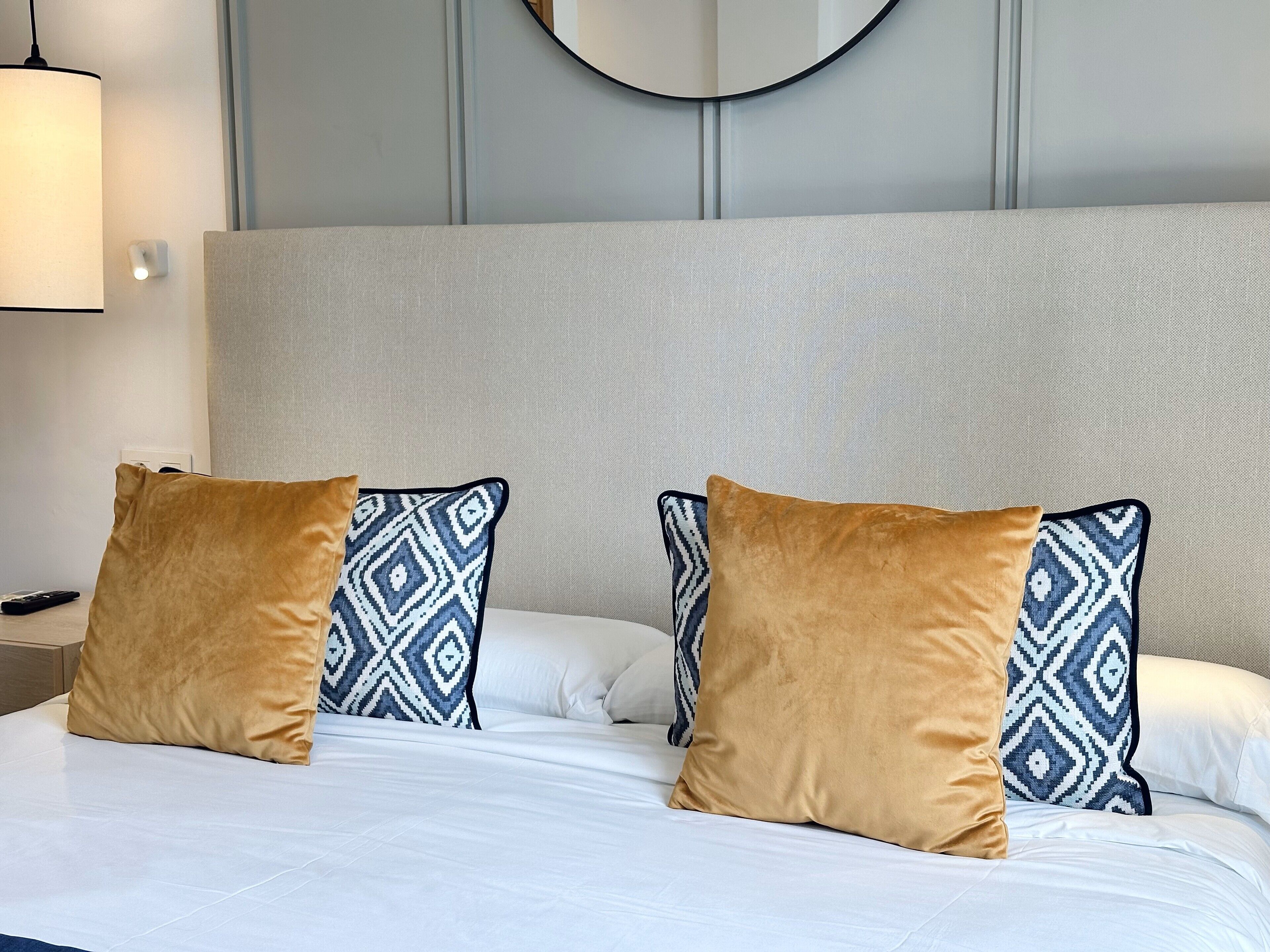 Habitación doble sin cocina | In-room safe, individually decorated, individually furnished