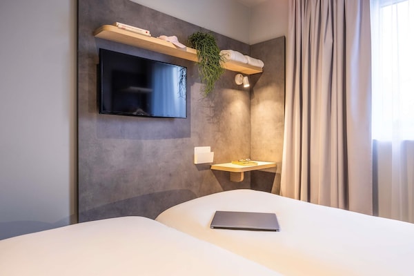 Standard Room, 2 Twin Beds | WiFi (free)