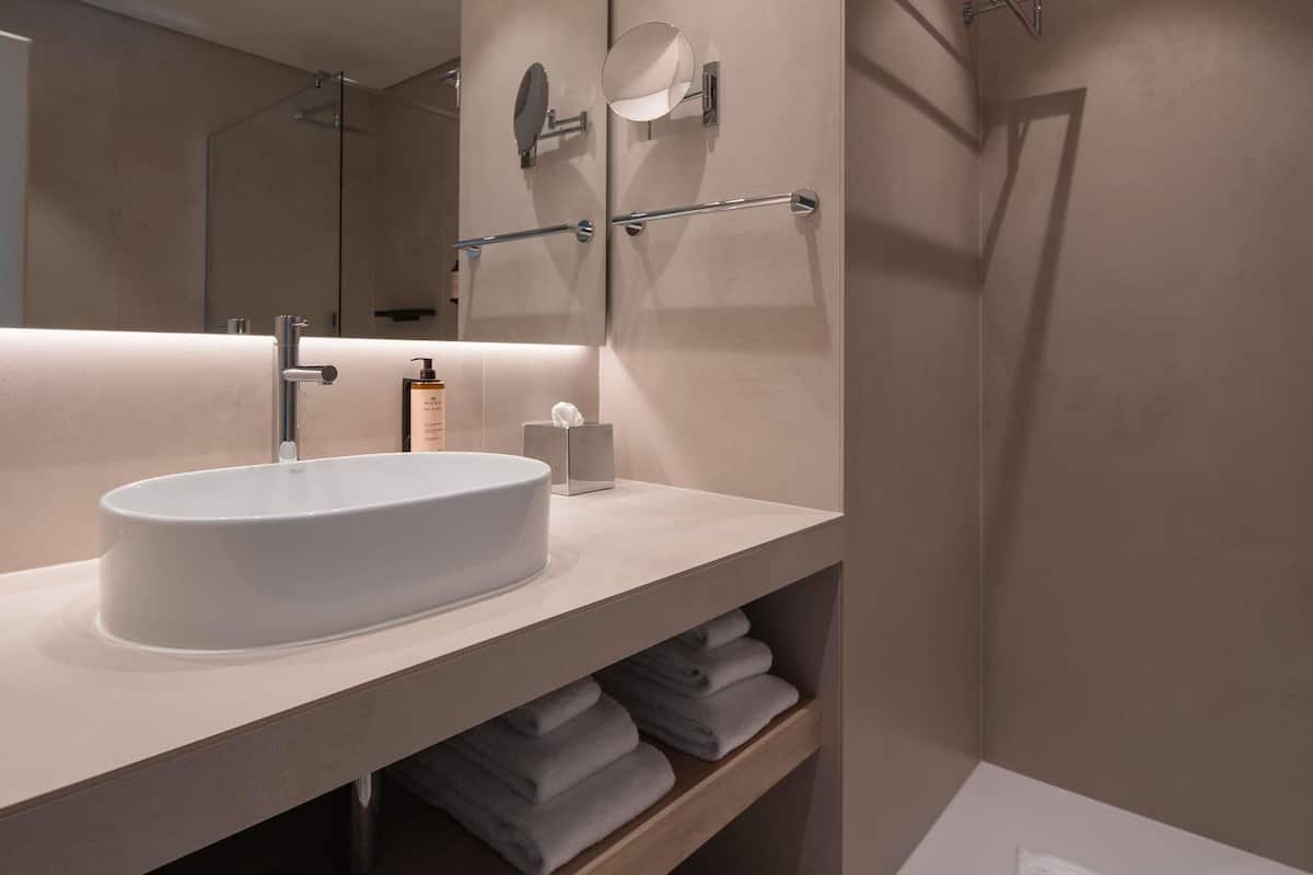 Minibar, rideaux occultants, chambres insonorisées, Wi-Fi gratuit