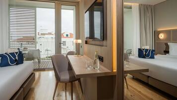 Minibar, blackout curtains, soundproofing, free WiFi