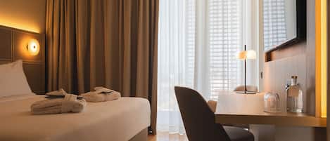 Minibar, cortinas blackout, insonorización y wifi gratis