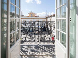 Suite, 1 dobbeltseng | Minibar, blendingsgardiner, lydisolert og wi-fi (inkludert)