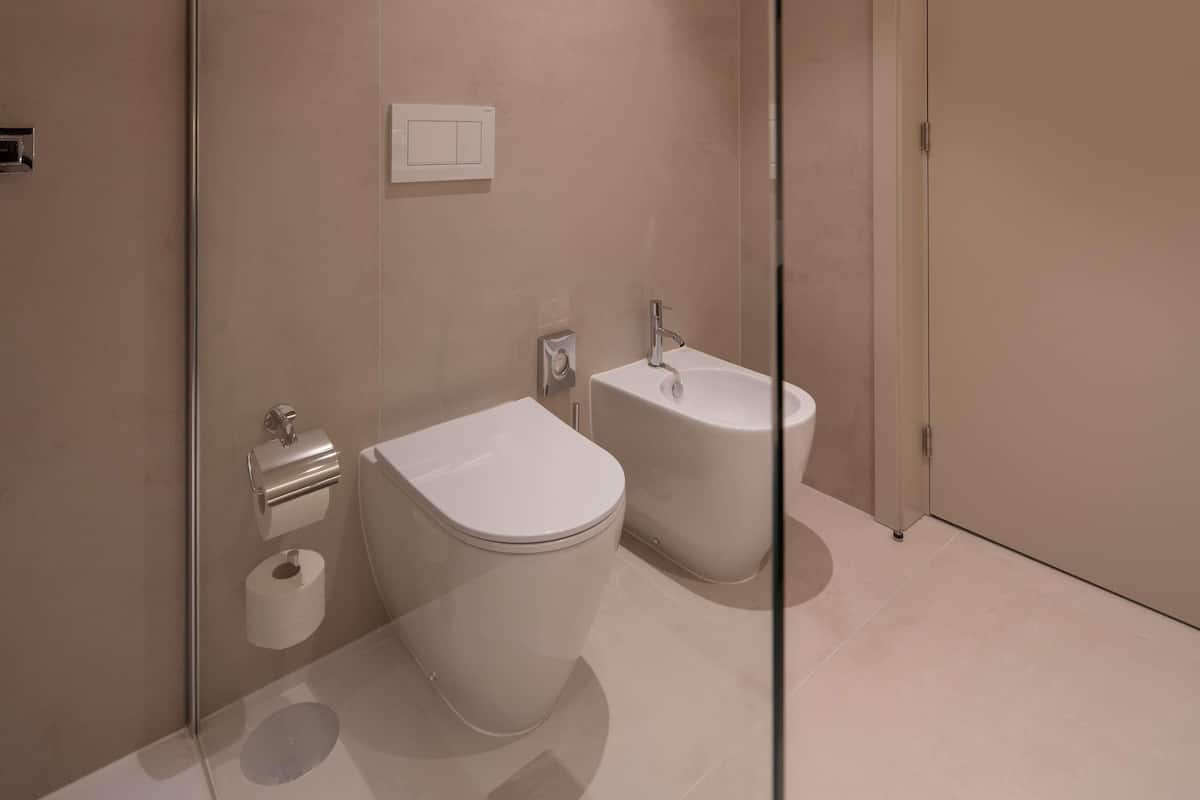 Minibar, blackout drapes, soundproofing, free WiFi