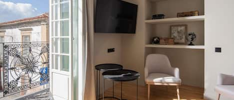 Suite, 1 Double Bed | Minibar, blackout drapes, soundproofing, free WiFi