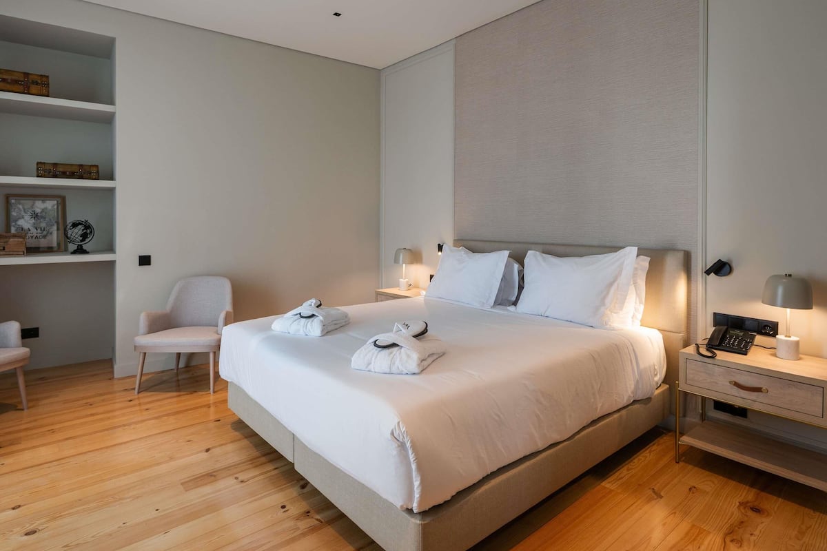 Suite, 1 Double Bed | Minibar, blackout drapes, soundproofing, free WiFi