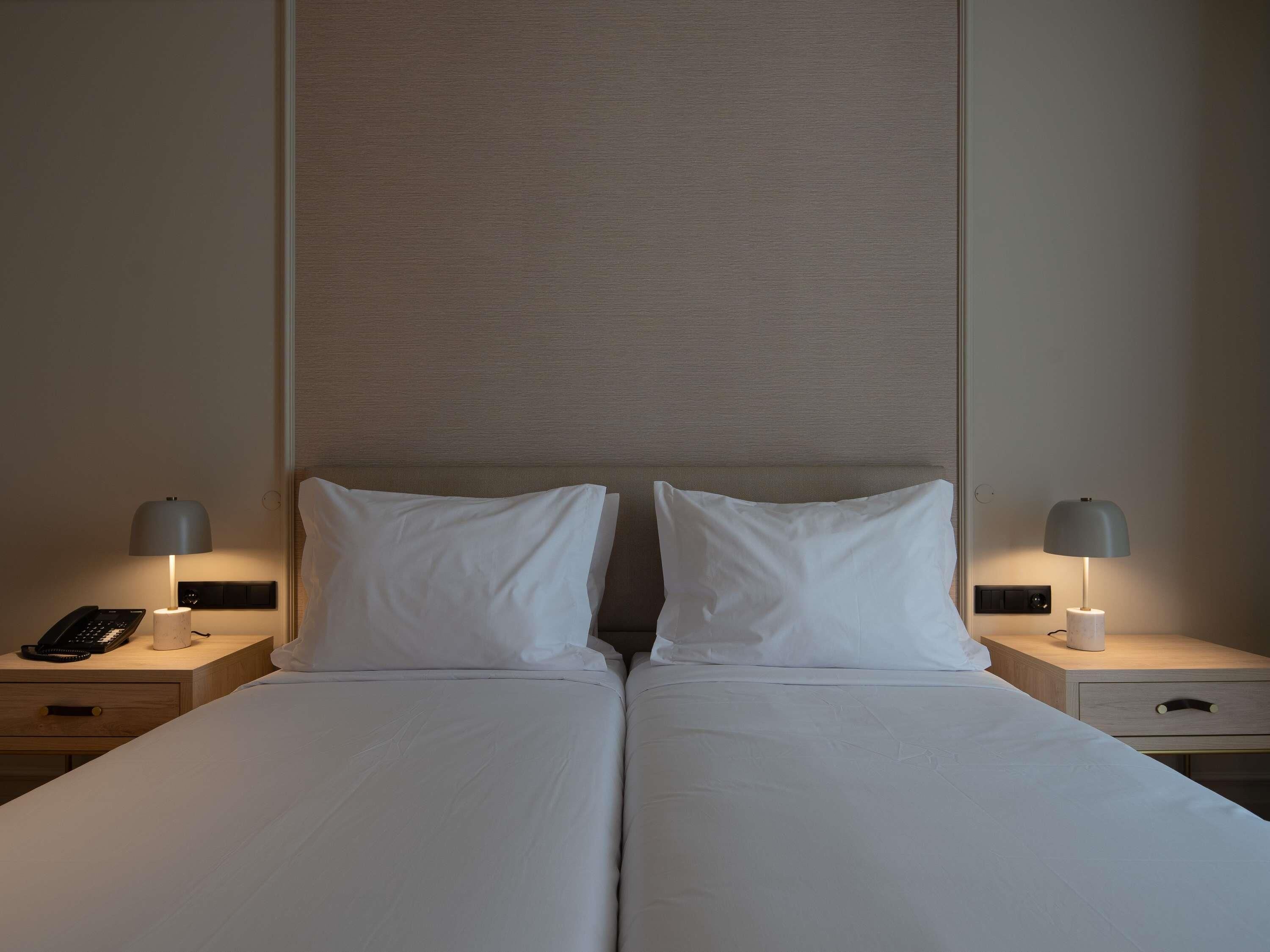 Superior kamer, 1 queensize bed, toegankelijk voor mindervaliden | Een minibar, verduisterende gordijnen, geluiddichte muren, gratis wifi