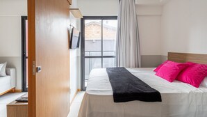 Deluxe Double Room | Meja, ruang kerja komputer riba, Wi-fi percuma 