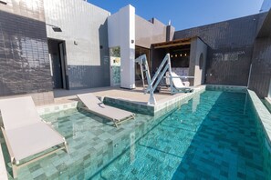 Indoor pool, open 9:00 AM to 9:00 PM, pool umbrellas, sun loungers - Porto Privilege Housi by Carpediem (Salvador)
