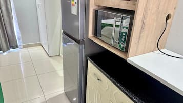 Superior Room, Balcony, City View | Private kitchen