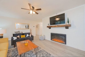 House | 4 bedrooms - The Beehive New 4 Bedroom Listing Next to CNU (Newport News)